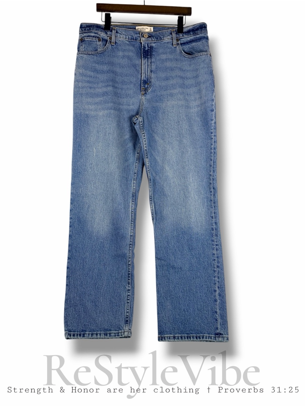 ABERCROMBIE & FITCH Women’s Size 33/16 Denim Jeans 90s Straight Ultra High Rise